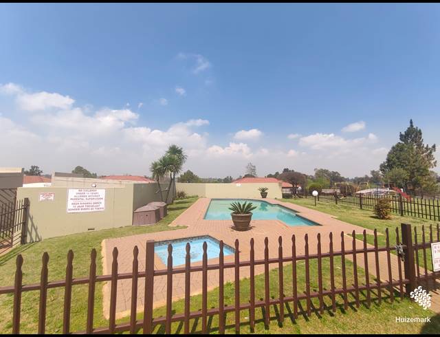 3 BEDROOM TOWNHOUSE FOR SALE IN VANDERBIJLPARK SW 5
